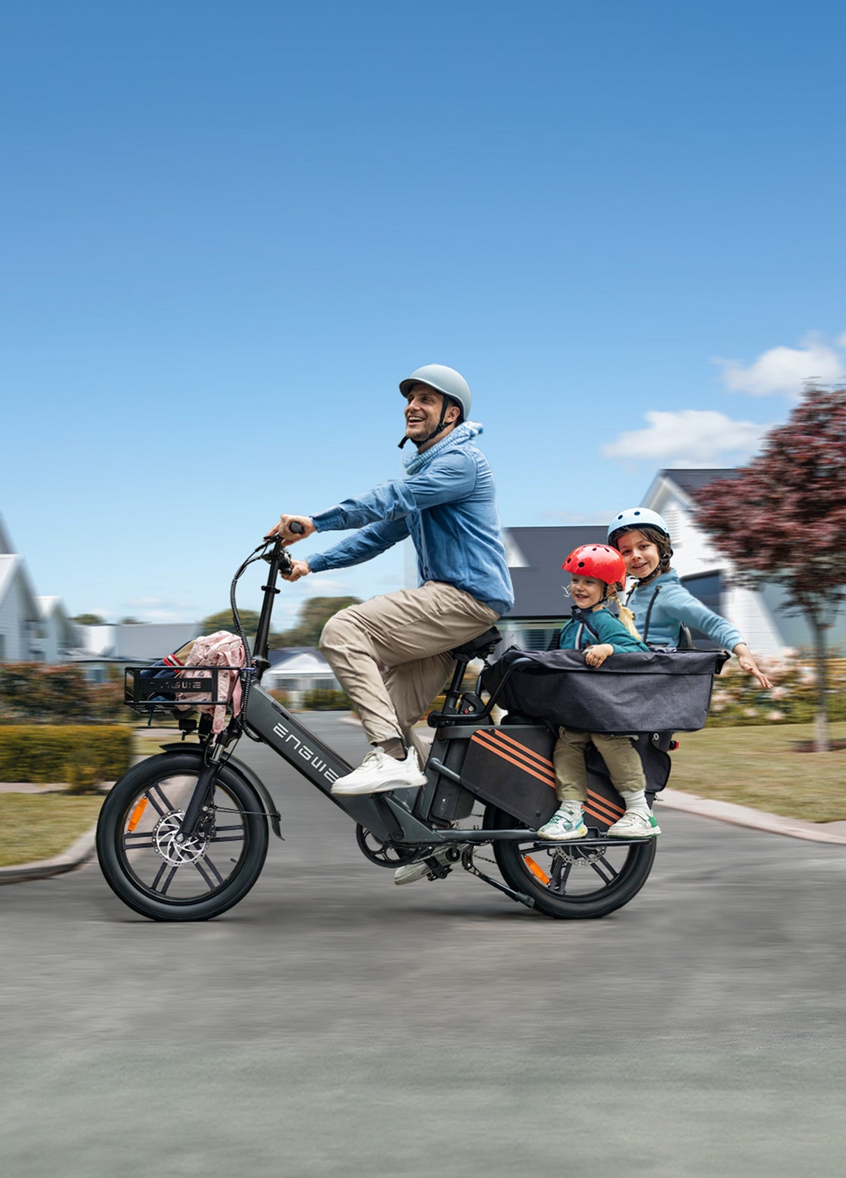 A man rides a step-thru e bike ENGWE LE20 with his two children on the back seat.
