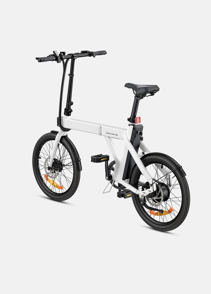 a white engwe p20 e urban bike