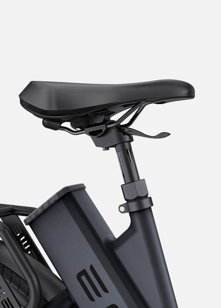 seat on black engwe p275 st urban e-bike